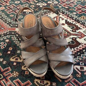 (9) Women’s Clarks Indigo Amelia Dark Brown Leather & Raffia Wedges
